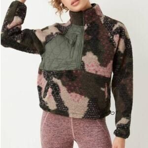 JoyLab pink and green camo Sherpa‎ teddy 3/4 zip
Pullover jacket